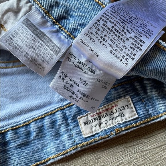 Levi 501 Shorts - Picture 5 of 5